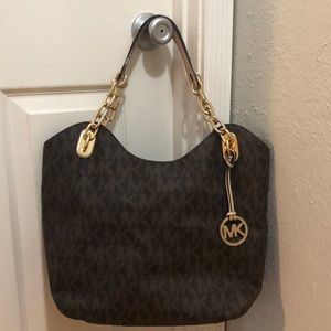 Match wallet and bag!